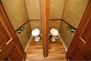 7 Station Luxury Trailer Toilet