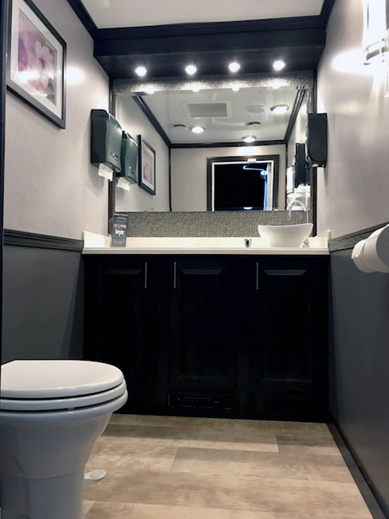 3-Station
Luxury Restroom Trailer