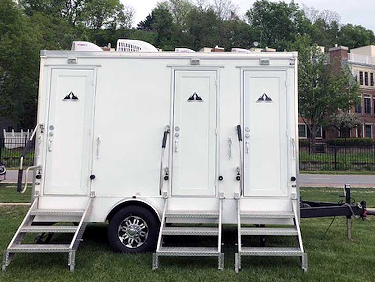3-Station
Luxury Restroom Trailer