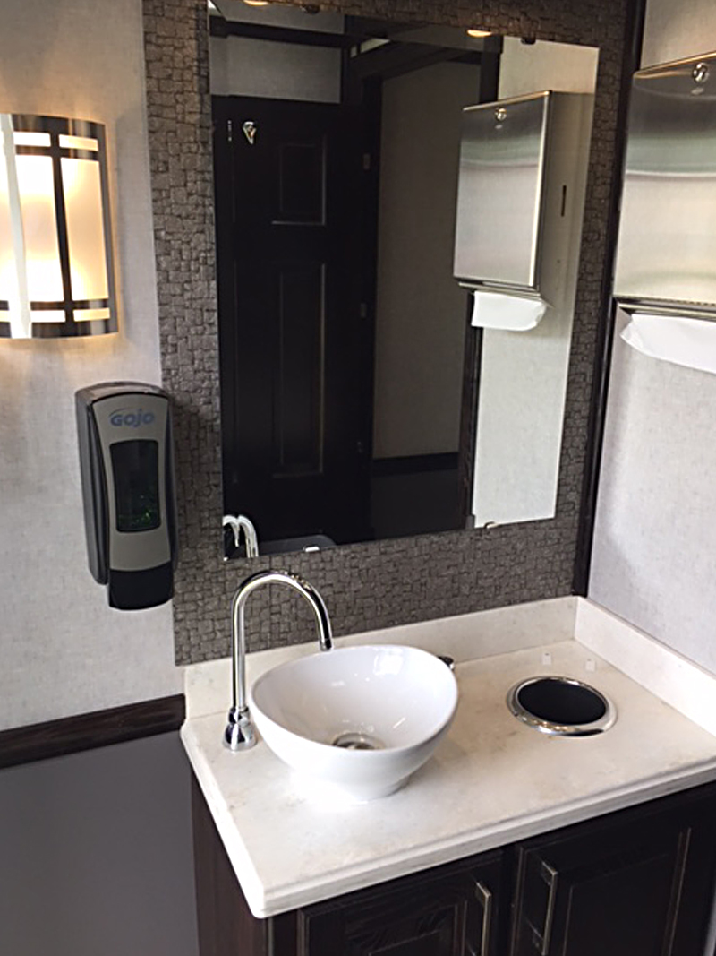 4-Station
Luxury Restroom Trailer